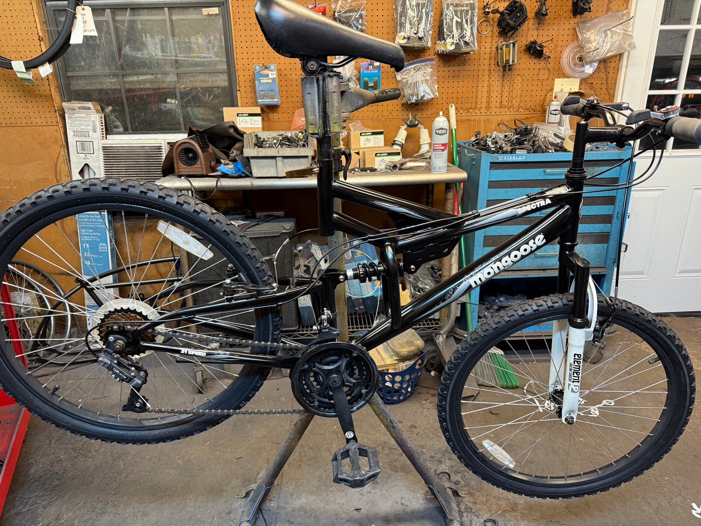 Mongoose "Spectra"