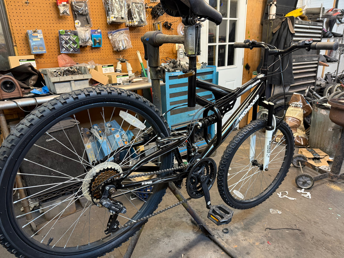 Mongoose "Spectra"
